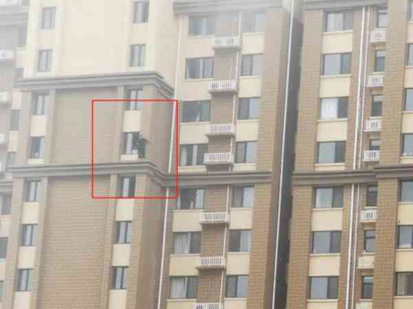 河北一男子将孩子从29楼扔下致死，被捅伤的妻子还在抢救中
