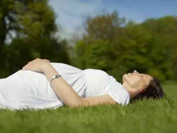 孕妇不建议平躺只能左卧位？这些睡姿才不会造成影响