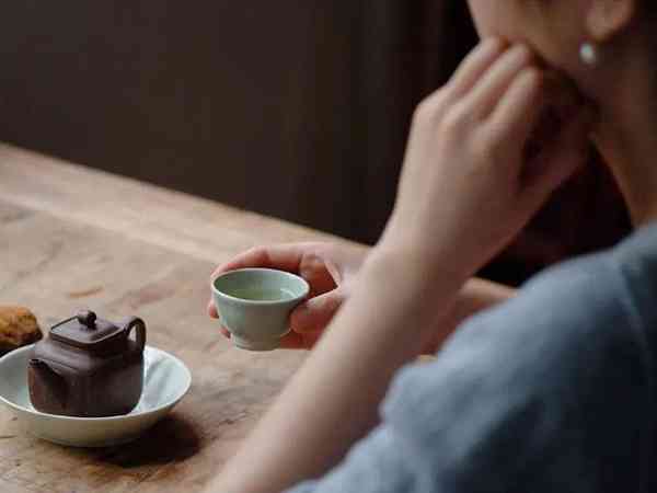茶多酚对女性月经无影响，但过量饮茶会有这4大危害