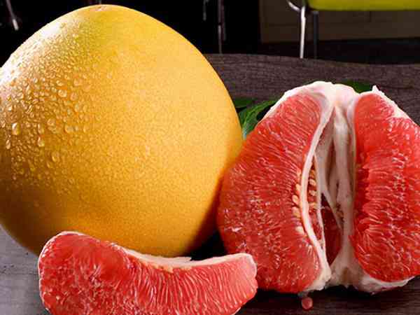 用药期多囊患者可以适量吃红柚子，这些低糖水果不影响治疗