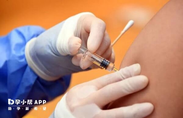 接种新冠疫苗部位可能会出现局部红晕