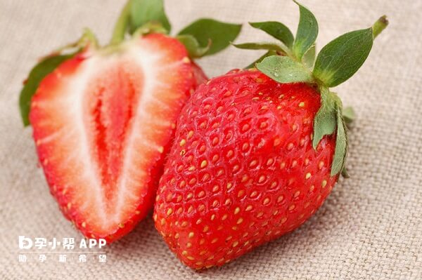 草莓表面的籽会刺激肠道蠕动