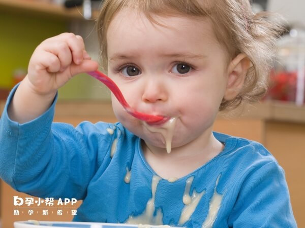 一岁宝宝需少吃多餐