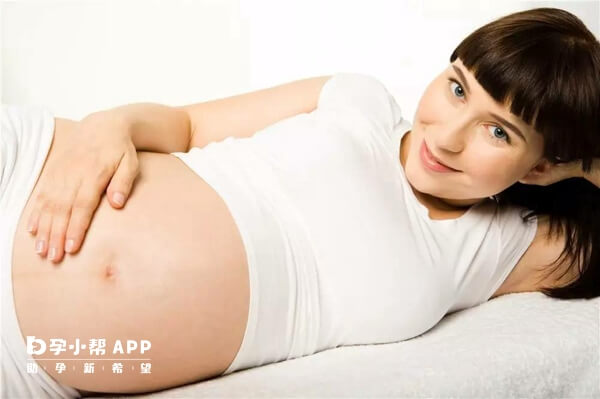 孕妈肚子随着胎儿长大而变大