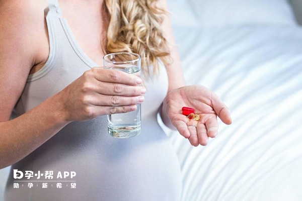 女性备孕期间不能随意吃药