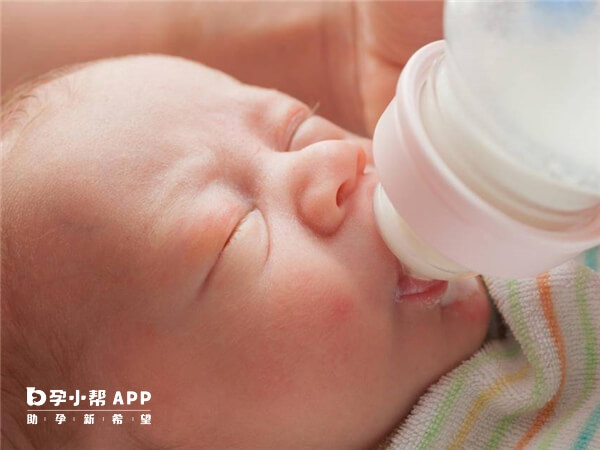 宝宝吃奶呛咳几声继续吃可能发生窒息