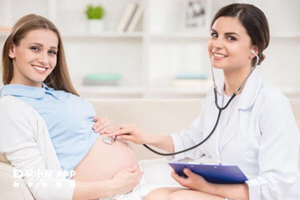 子宫向上挤压胃部致孕妇不适