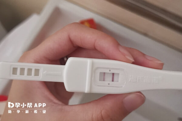 网传验孕棒测出时间早可能生男孩