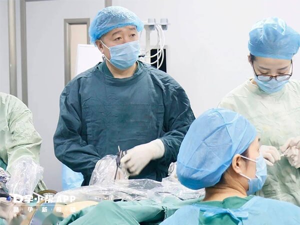 南京治疗残角子宫有很多专家名医可供选择