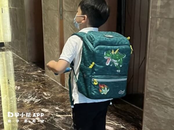 小学生护脊书包