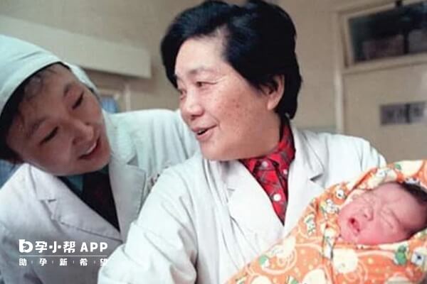 中国第一例试管婴儿