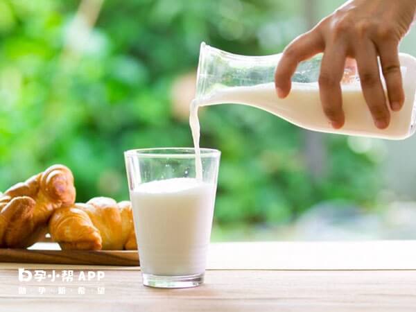 促排后多喝牛奶能提高卵子质量
