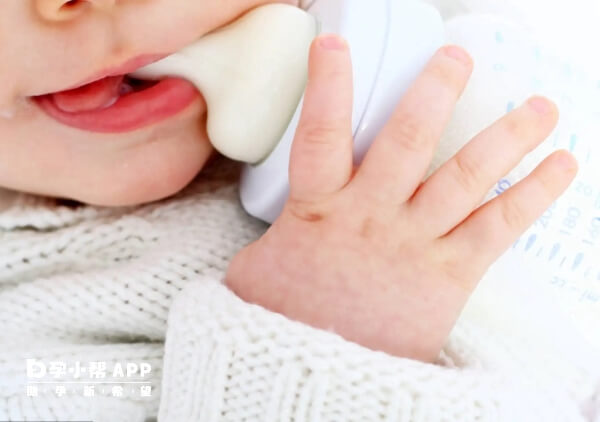宝宝吐沫正常生理因素是什么