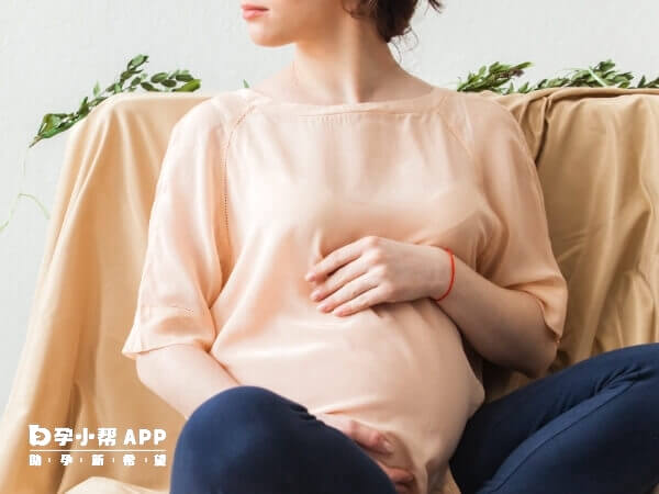 为什么孕妇提重物会导致早产